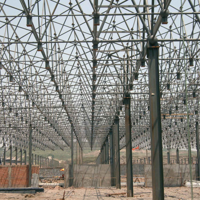 Het lichte Prefabontwerp van de Staal Structurele Installatie Gebogen Loods