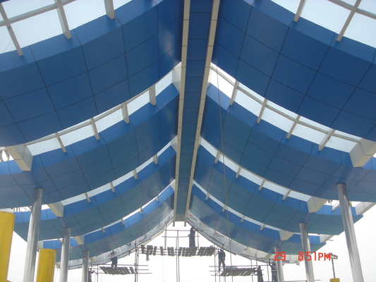 Staal truss dakconstructies met Q235 koolstofarm staal voor tol- en treinstations. Duurzame en betrouwbare oplossingen.