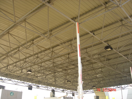 Gebogen staal truss structuren en licht glas frame toepassingen voor tol- en spoorwegstations