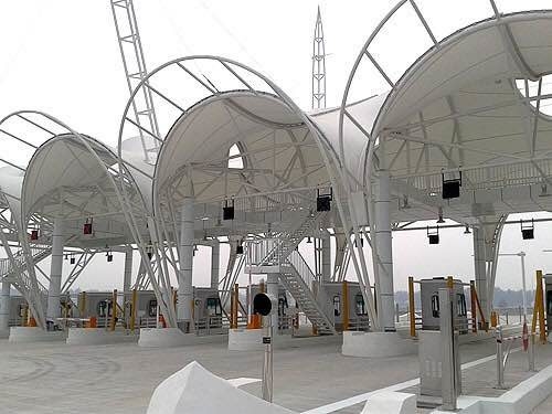 Spanningsmembraanstructuur voor grote tolhallen Duurzaam en functioneel ontwerp