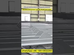 Grote Velux dubbelkoepel dakraam met gebogen aluminium frame voor elegant ontworpen gebouwen